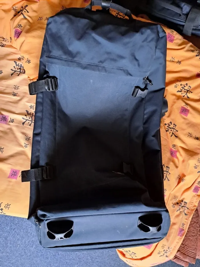 Valise à roulettes Eastpak 121L - 2 compartiments - Très bon état - photo numéro 3
