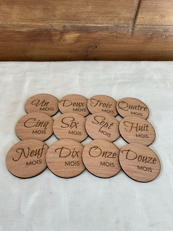 Carte étape bébé ronde en bois écrite 