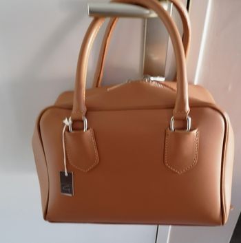 Sac à main simili cuir couleur cognac. Neuf 