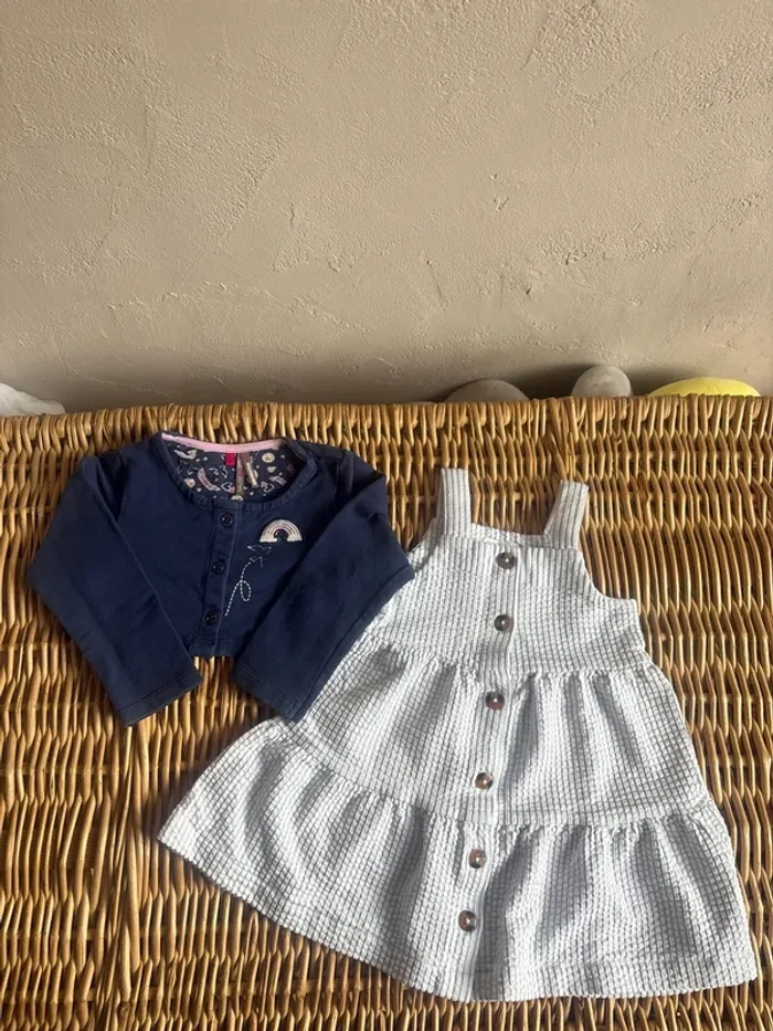 Ensemble fille 9mois en très bon état