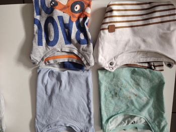 Lot de 4 vêtements 2 ans et 5 ans