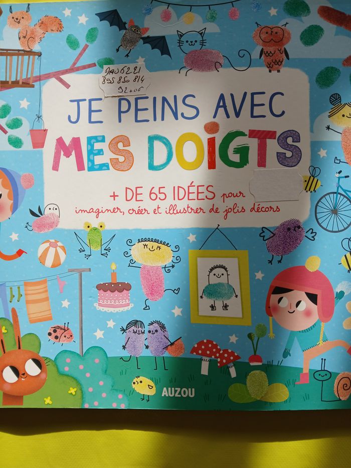 livre je peins avec mes doigts AUZOU