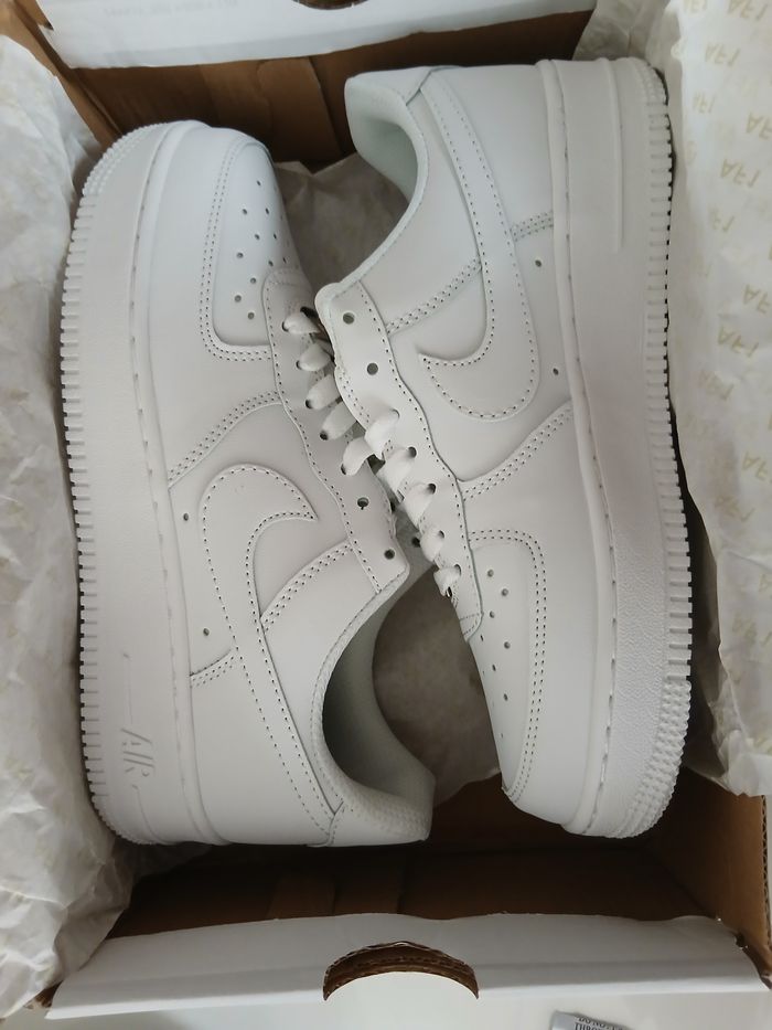 Paire de baskets nike air force 1 neuves emballées - photo numéro 4