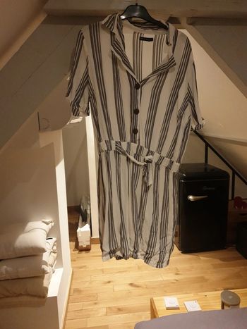 Robe in extenso grise et blanche