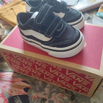 Vans brooklyn LS v bb pointure 17 et demi neuves jamais porté