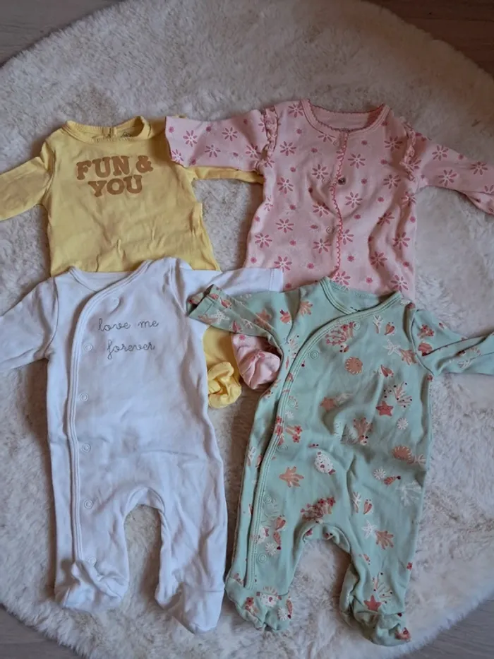Lot 4 pyjamas