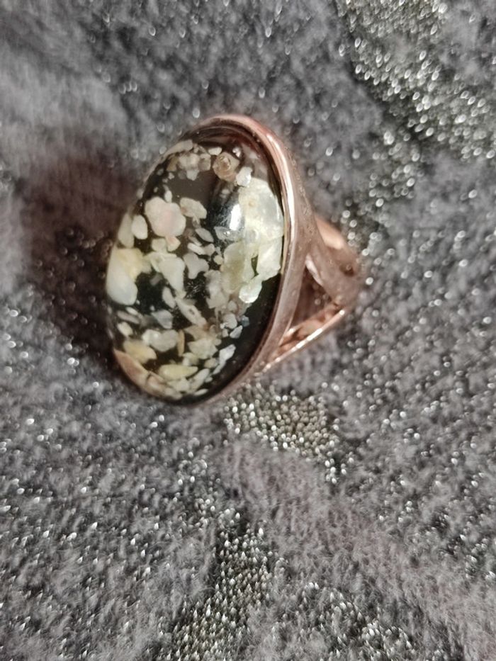 Bague originale pierre multicolore noire dorée Taille 8 Neuve - photo numéro 4