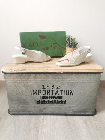 Sandales argentées en cuir à brides entrelacées Afibel Pointure 37