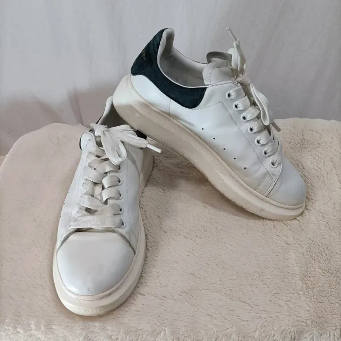 Baskets Alexander McQueen blanches et noir marine cuir pointure 41 tendance