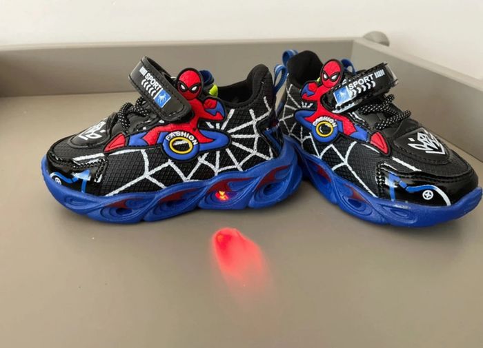Baskets Spiderman avec lumière 25 - photo numéro 3