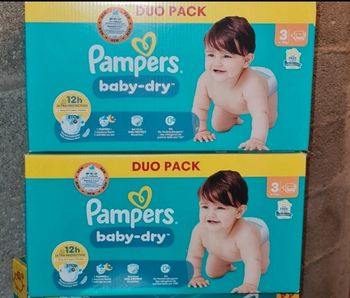Lot de 2 cartons de couches taille 3 pampers