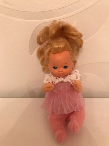 Petite Poupée avec vêtements