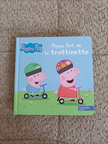 Livre Peppa pig cartonné : Peppa fait de la trottinette