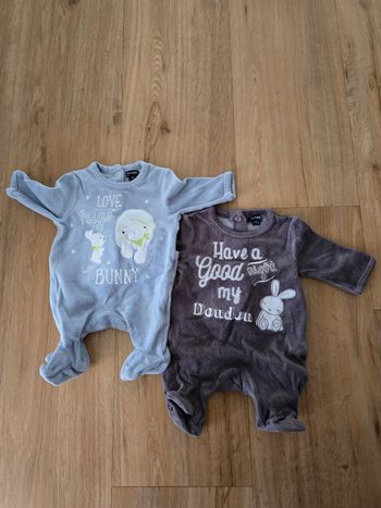 Lot  2 pyjamas