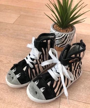 Baskets noires et blanches