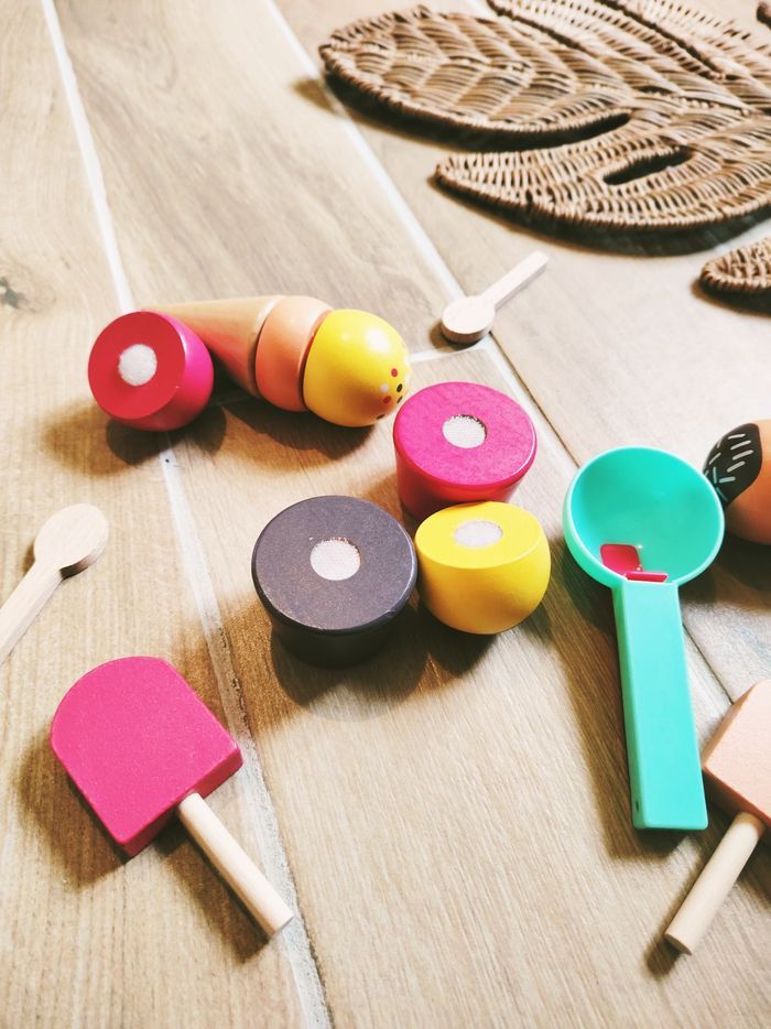 🍦Jeu d'imitation - Dinette en bois esquimaux et boules de glaces avec scratch marque Vilac - - photo numéro 3