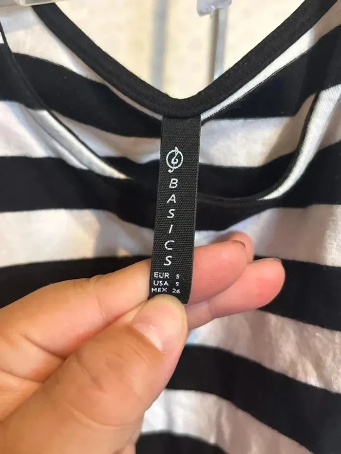 Top court taille 36 marque basics - photo numéro 3
