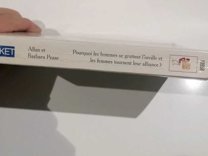 Livre pourquoi les hommes se grattent l oreille et les femmes tournent leurs alliance ? 📗 - photo numéro 6