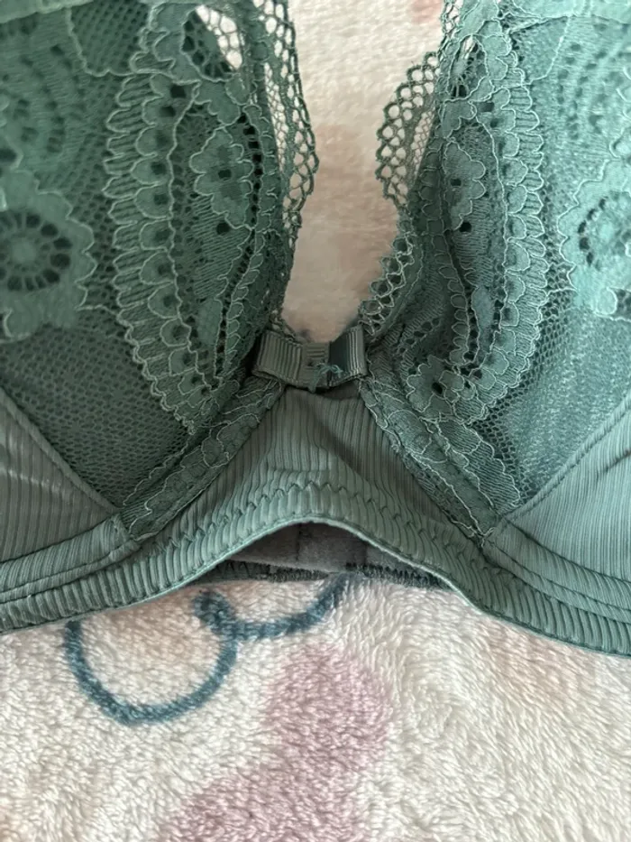 Soutien gorge vert - photo numéro 3
