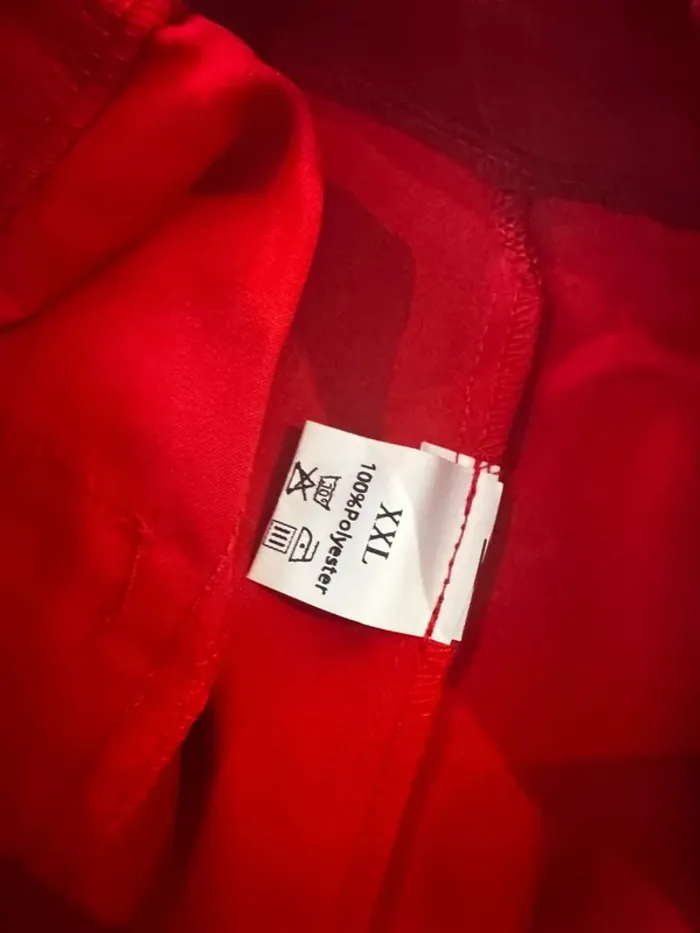 Pantalon rouge XXL, très bon état, 52x110cm - photo numéro 3