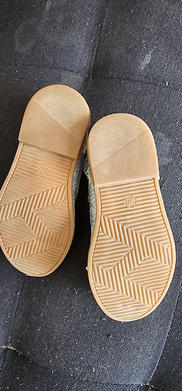 Chaussures tailles 26 argenté - photo numéro 2