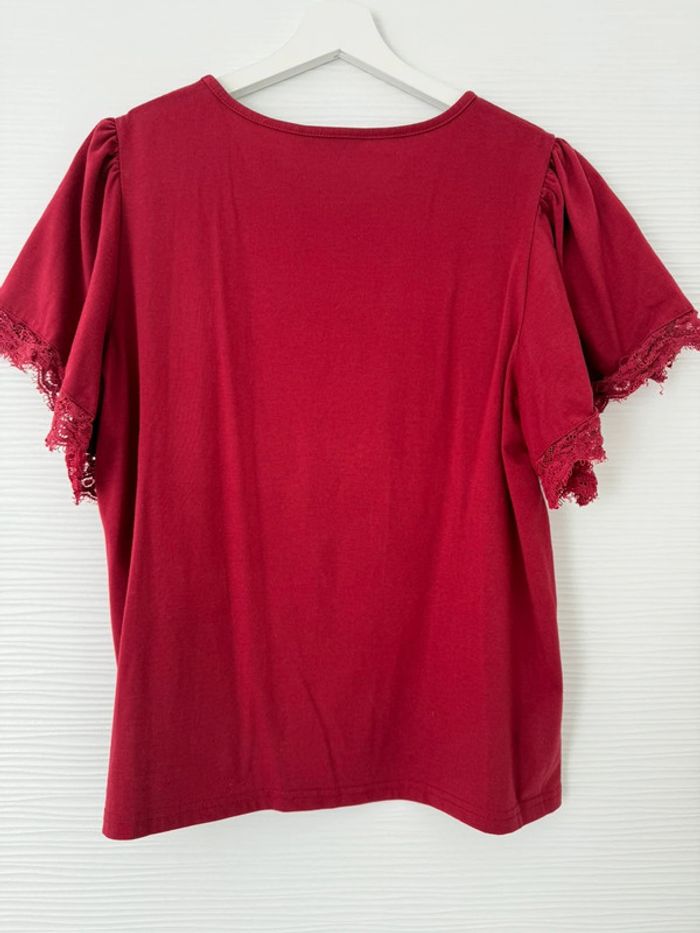 Haut t-shirt rouge framboise à manches courtes volants en dentelle col rond - photo numéro 3