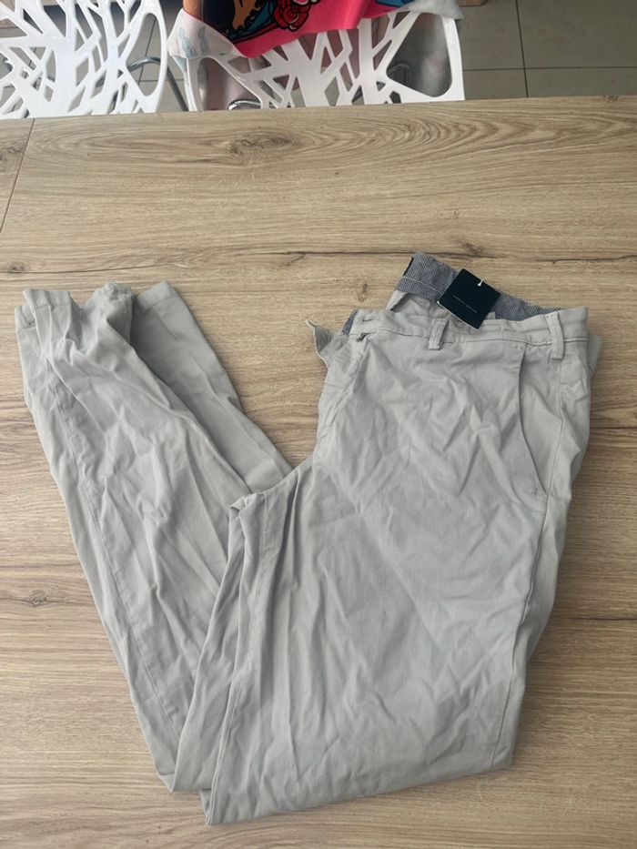 Superbe Pantalon Chino Anthony Garçon taille 46 neuf avec étiquette couleur beige gris