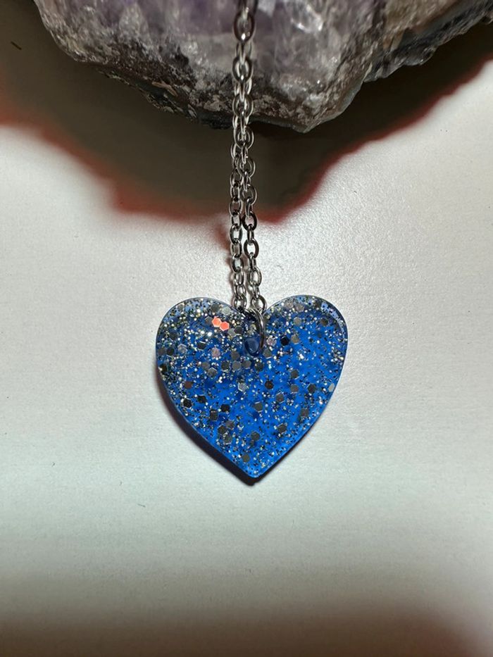 Pendentif grand cœur bleu et paillettes - photo numéro 2