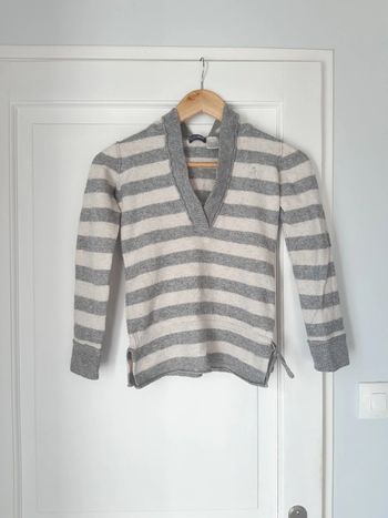 Pull rayé à capuche