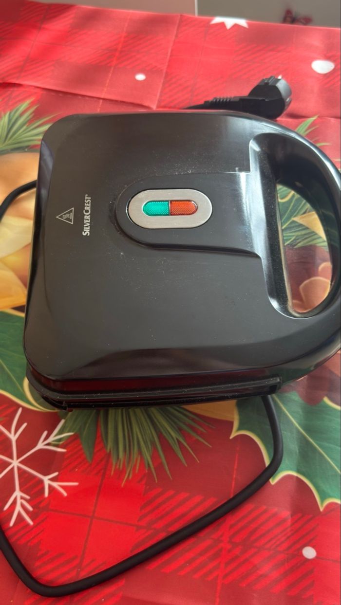 Appareil à croque-monsieur SilverCrest neuf - photo numéro 2