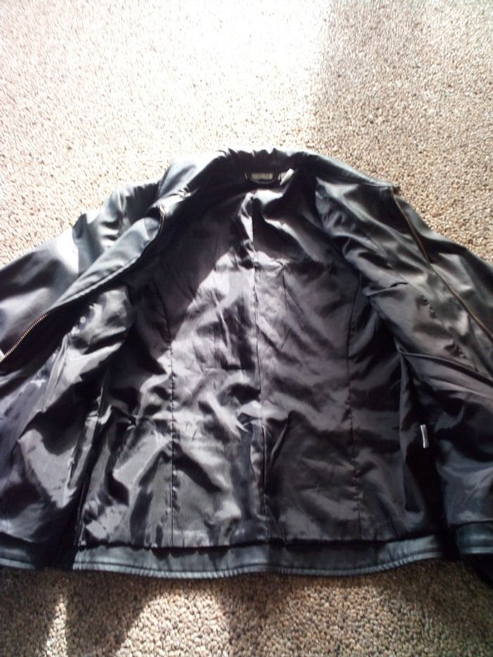 Veste noire - photo numéro 2