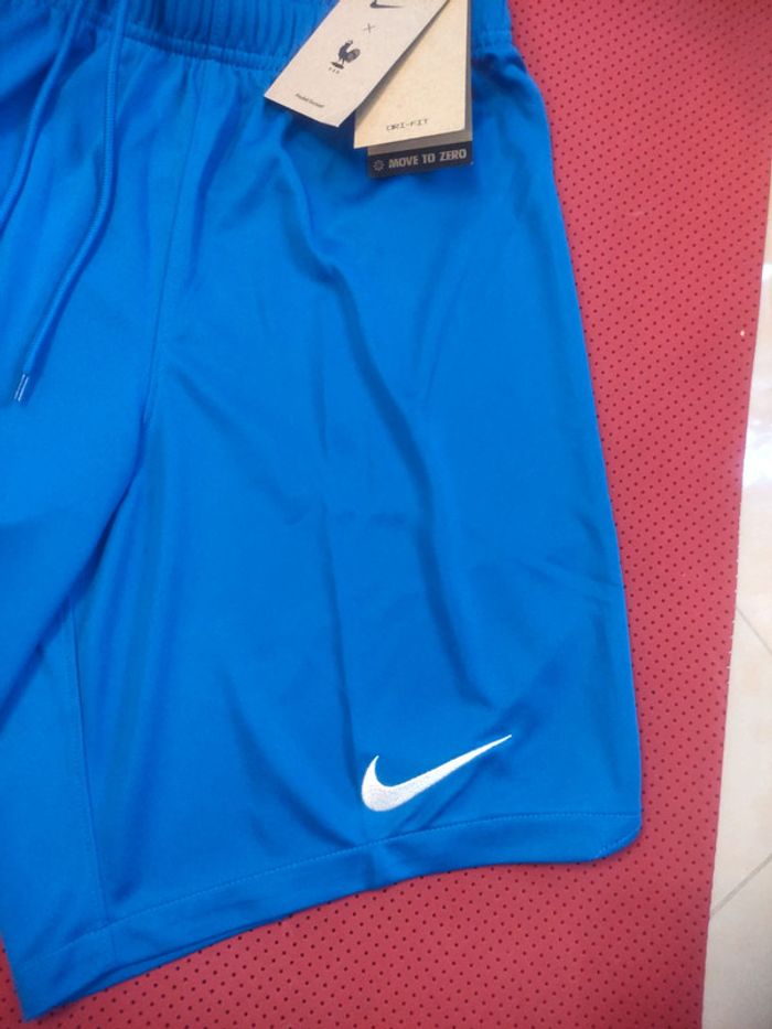 Short de foot France, Nike Authentique Officiel taille Adulte Homme M, Neuf - photo numéro 3