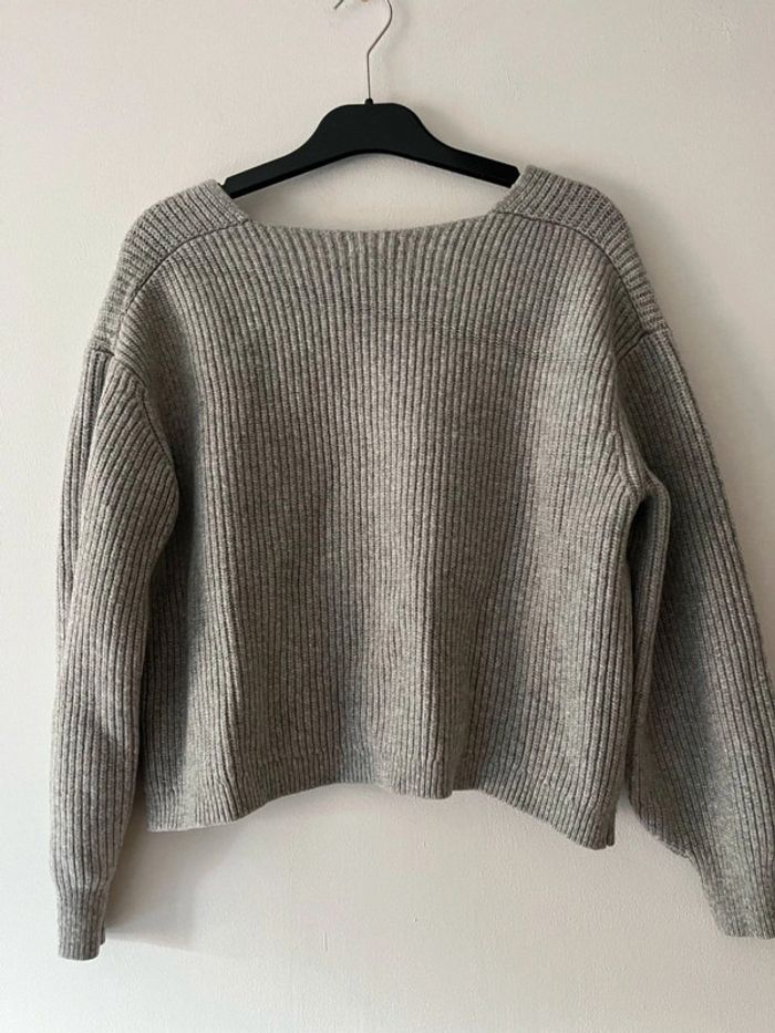 🩶 Magnifique pull à col V gris H&M Taille M 🩶 - photo numéro 3