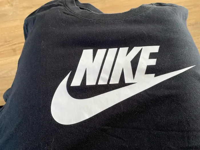 Tee-shirt Nike “The Nike Tee” Taille L – Noir iconique & logo blanc - photo numéro 4
