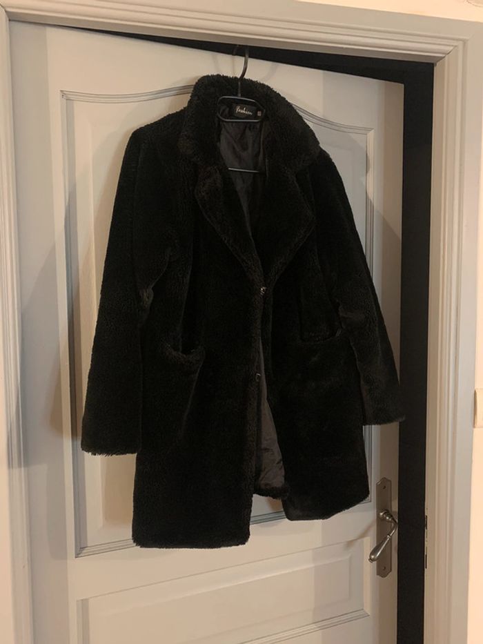 Manteau d’hiver / Fausse fourrure noire