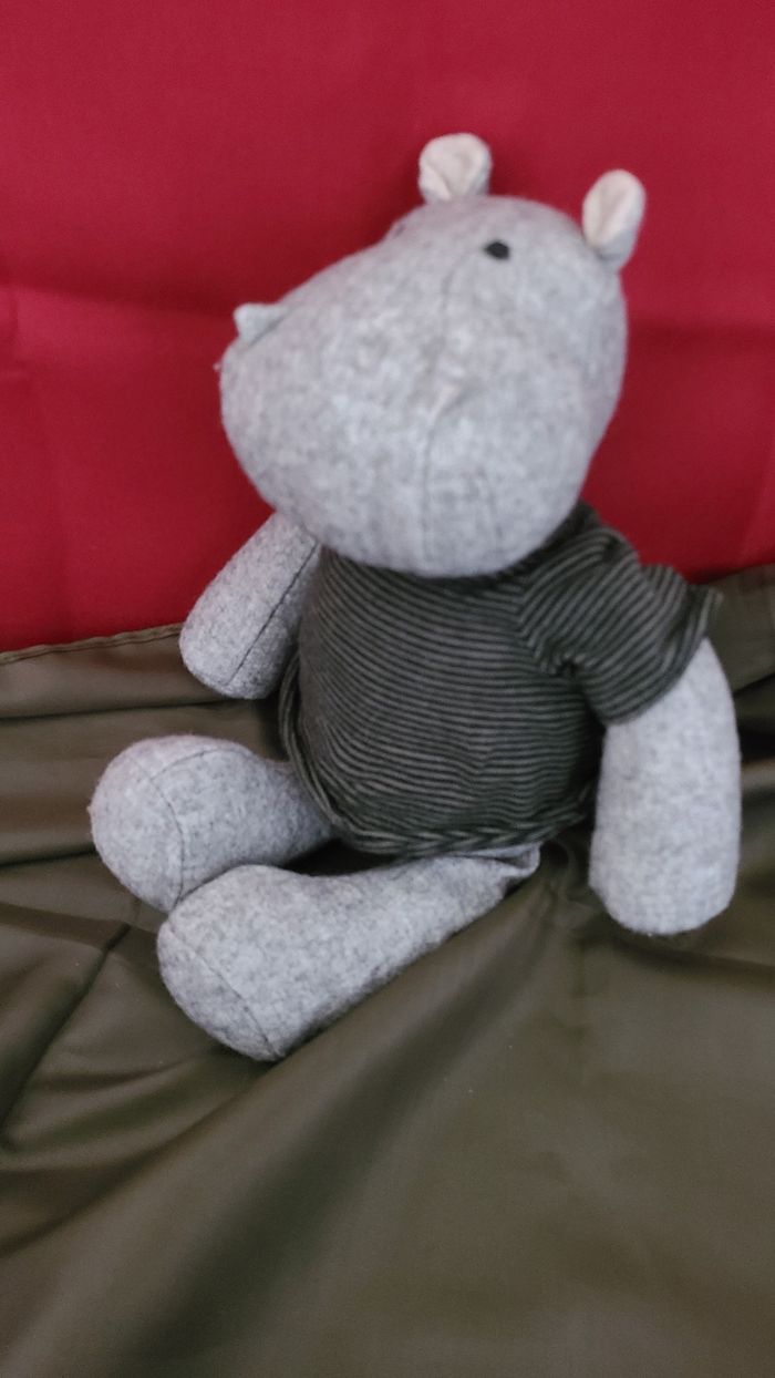 Doudou peluche hippopotame gris t-shirt rayé Muji - photo numéro 2
