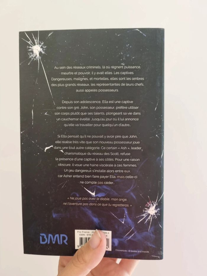 Box Captive première édition avec pages noires  + Goodies - photo numéro 4