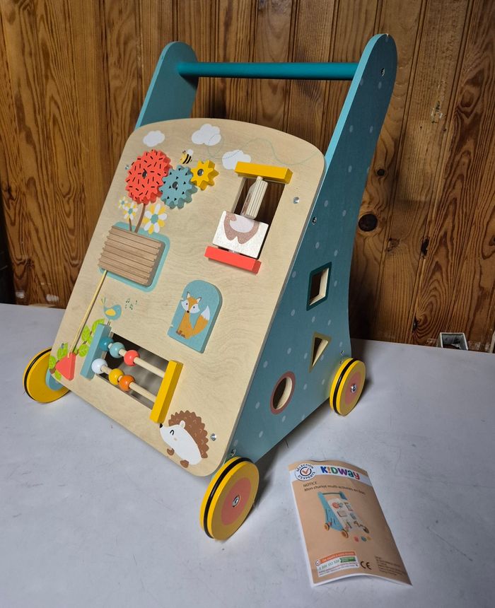 Chariot de marche multi-activite en bois chariot trotteur