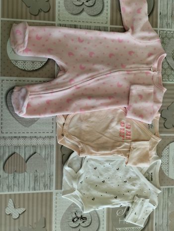 Pyjama et Body 1 mois