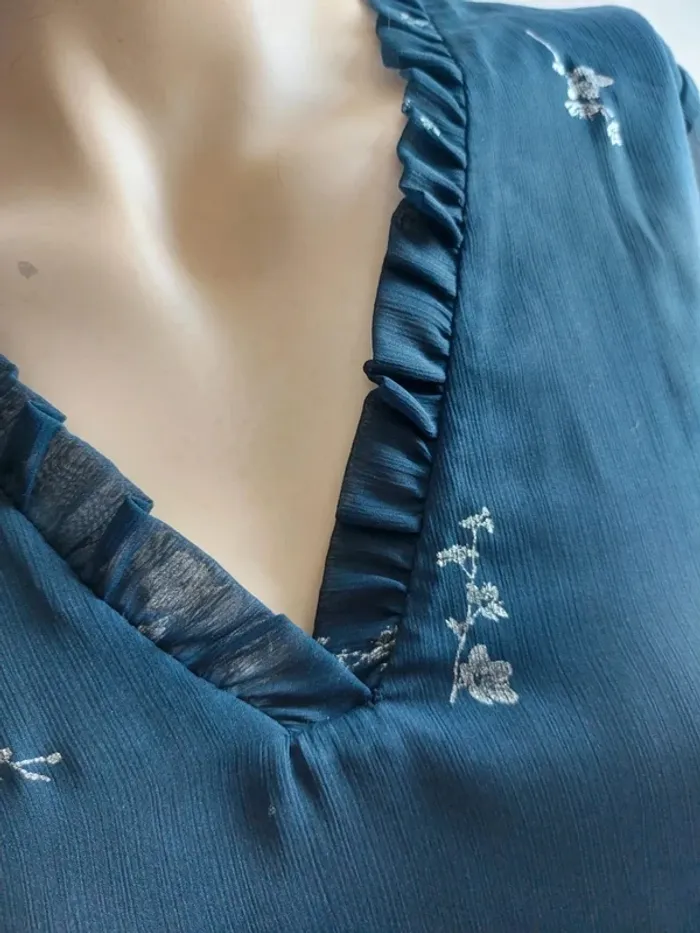 Blouse élégante bleu marine avec broderies Taille S - photo numéro 4