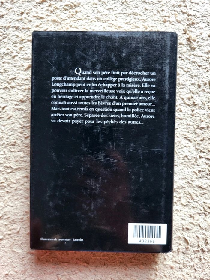 Livre Aurore de Virginia C. Andrews - photo numéro 2