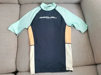 Tee shirt manches courtes anti uv Ripcurl taille 12 ans neuf
