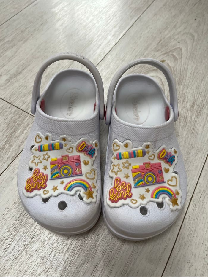 Crocs blancs motifs multicolore Sketchers taille 28/29 - photo numéro 2