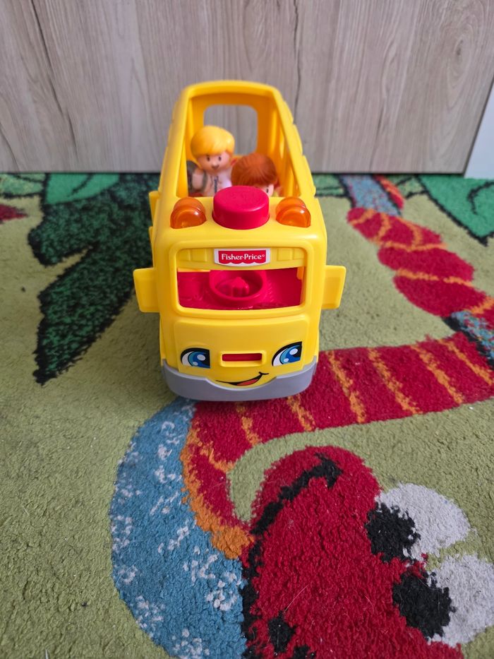 BUS SCOLAIRE FISHER PRICE LITTLE PEOPLE AVEC 2 FIGURINES