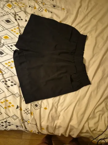 Short noir