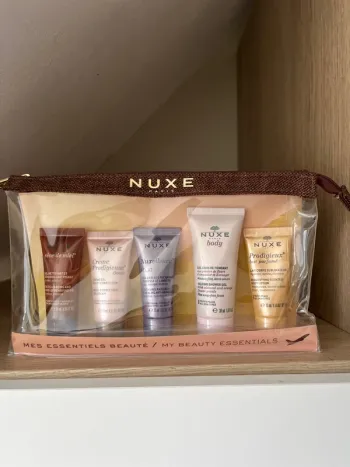 Trousse, kit de voyage pour cadeau