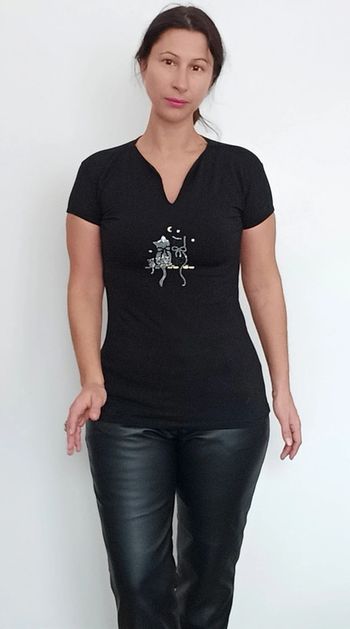Joli t shirt avec chats en strass