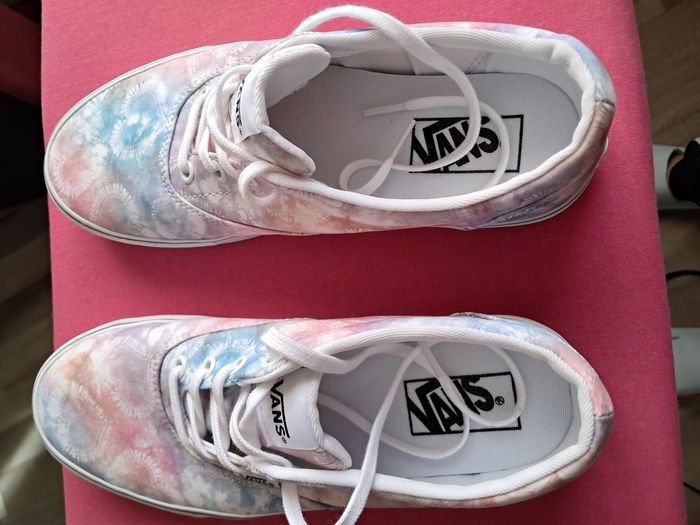 vans baskets neuves 39