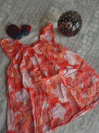 Blouse orange/rouge sans manche motif fleurs