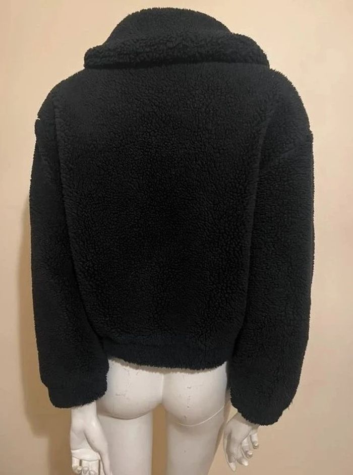 🖤 Manteau noir en fausse fourrure Pull & Bear Taille 34 🖤 - photo numéro 3